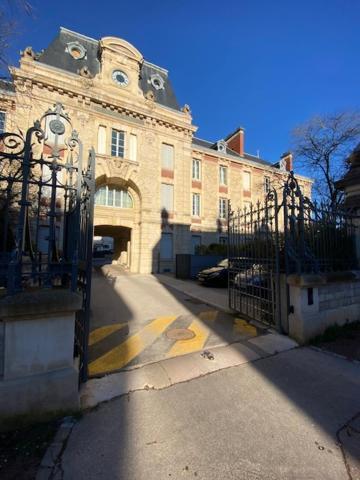 Le Corbeau Et Le Homard, Un Vrai Havre De Paix Apartment ดีจอง ภายนอก รูปภาพ